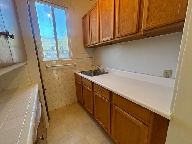 Building Photo - Single Family Home in Mission Terrace