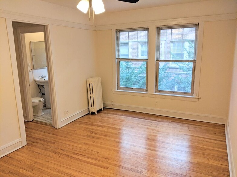 Building Photo - 517 W Brompton Ave