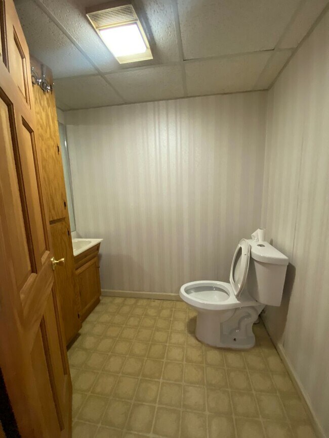 Building Photo - Spacious townhome by Peaks View Park