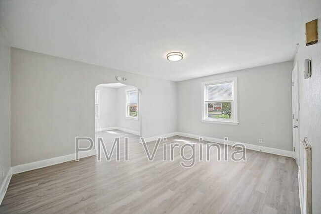 Building Photo - 3841 Chatham Cir
