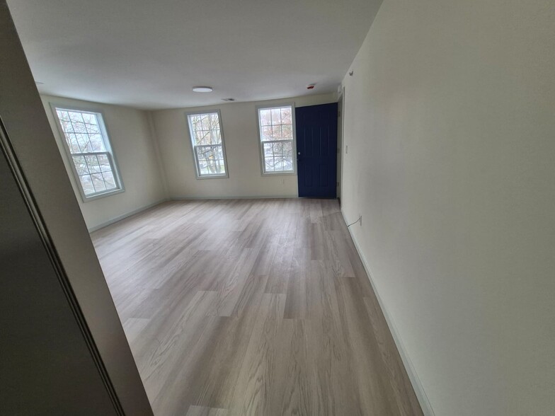 Building Photo - 16 Elmwood St