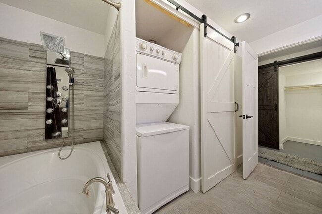 Building Photo - $0 Down Deposit Options! 2 Kitchens! Beaut...