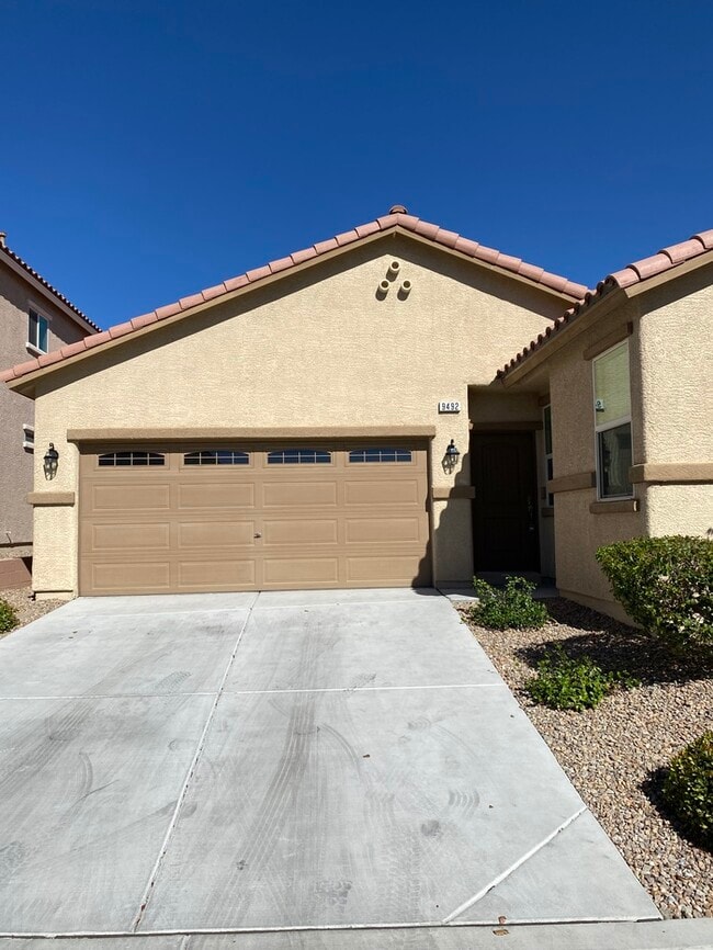 Building Photo - Spacious 4-Bed, 3-Bath Home in Southwest Las Vegas!