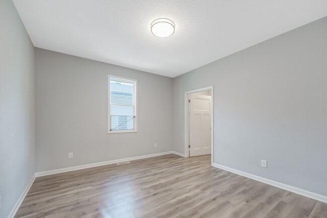 Building Photo - 3 BED, 1.5 BATH DUPLEX IN TUSCOLA