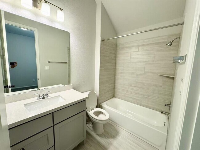Building Photo - 31310 Wildflower Fld Ct