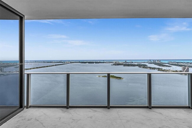 Building Photo - 700 NE 24th St