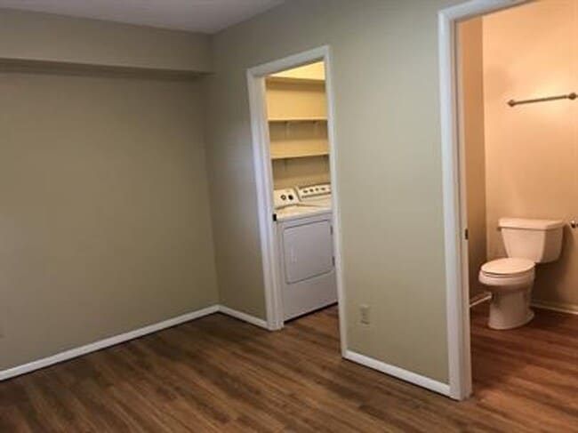 Building Photo - 2127 Ivy Ct