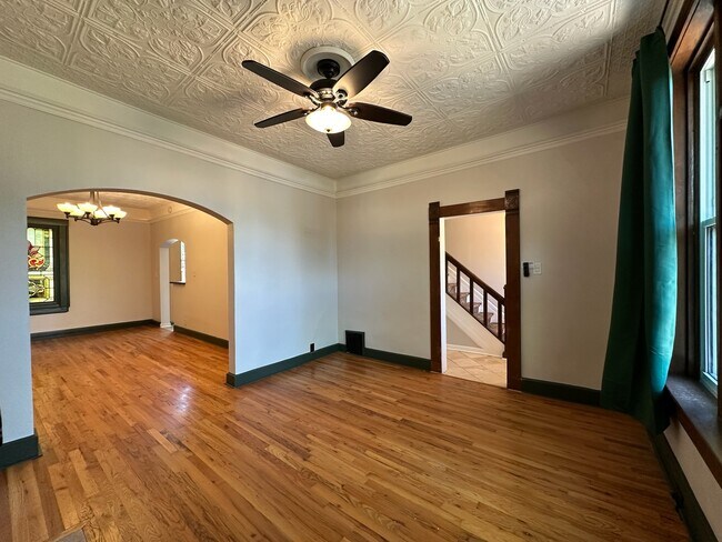 Building Photo - 1520 E 35th Ave
