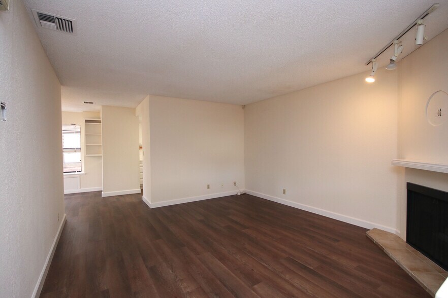 Building Photo - 416 N Bushnell Ave