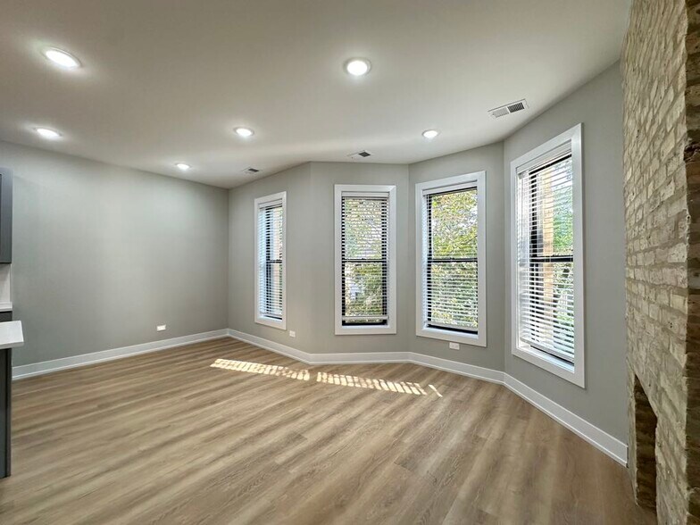 Building Photo - 443 W Belden Ave