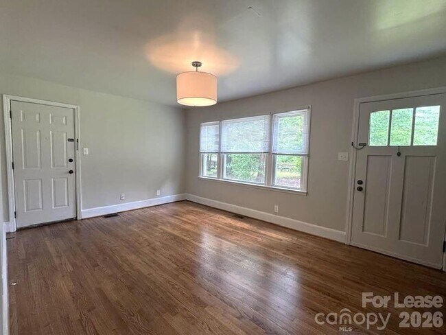 Building Photo - 810 Mt Holly-Huntersville Rd