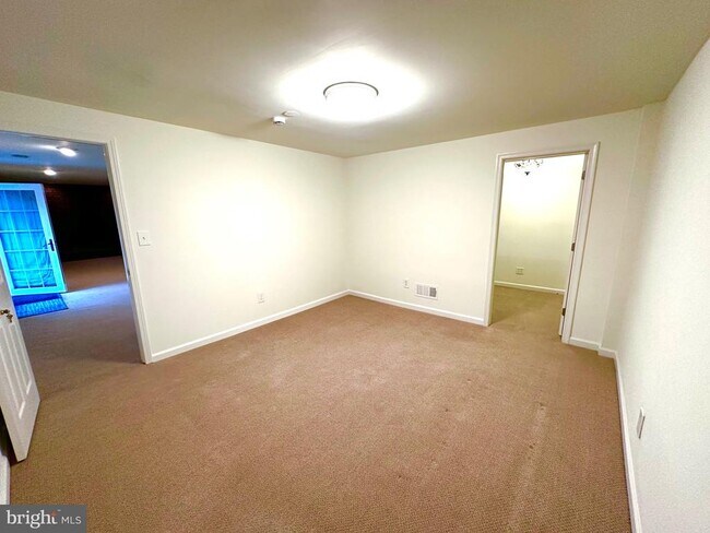 Building Photo - 5 Charen Ct