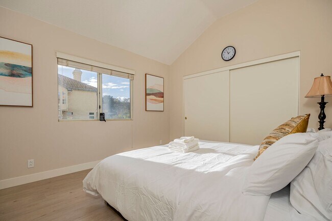 Building Photo - Fully Furnished! Prestige Luxury Single 5bed 3bath House