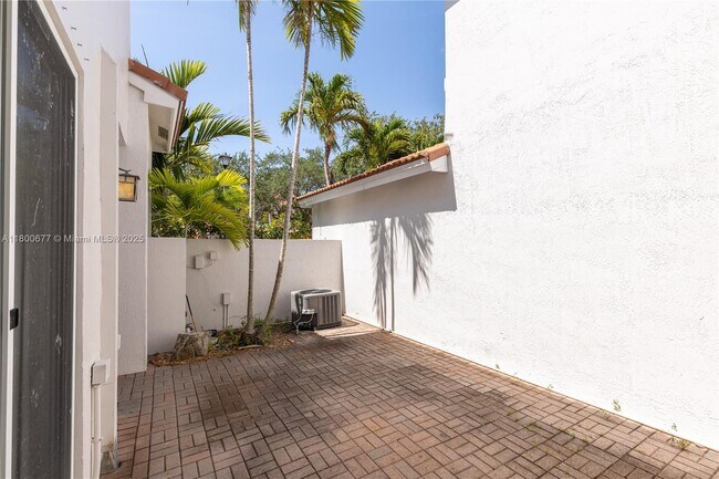 Building Photo - 935 Corkwood St