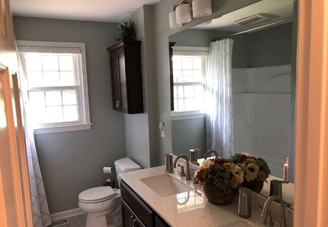 Building Photo - 3bed/2bth. Once acre lot w/storage shed an...