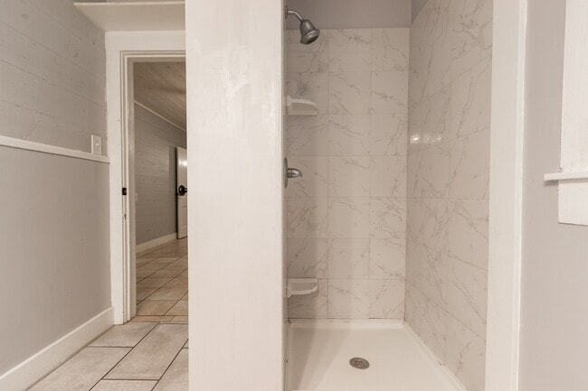 Building Photo - 104 S Beauregard St