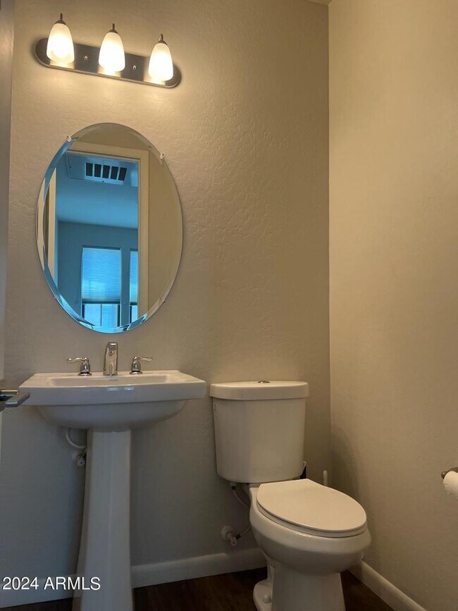 Building Photo - 2090 S Dorsey Ln