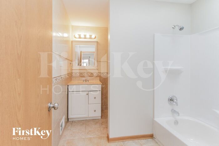 Building Photo - 753 Willow Rd