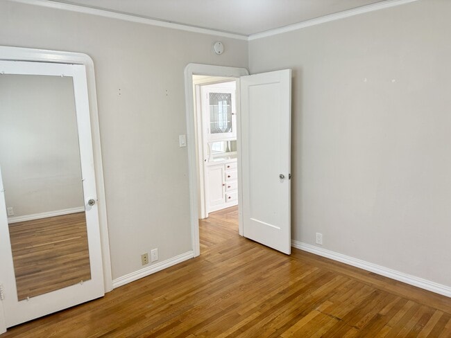 Building Photo - 679 St Mary Ave