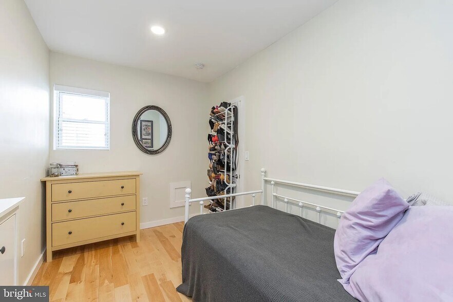 Building Photo - 1808 S Chadwick St