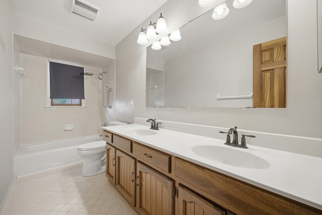 Building Photo - 1441 Bayberry Pl