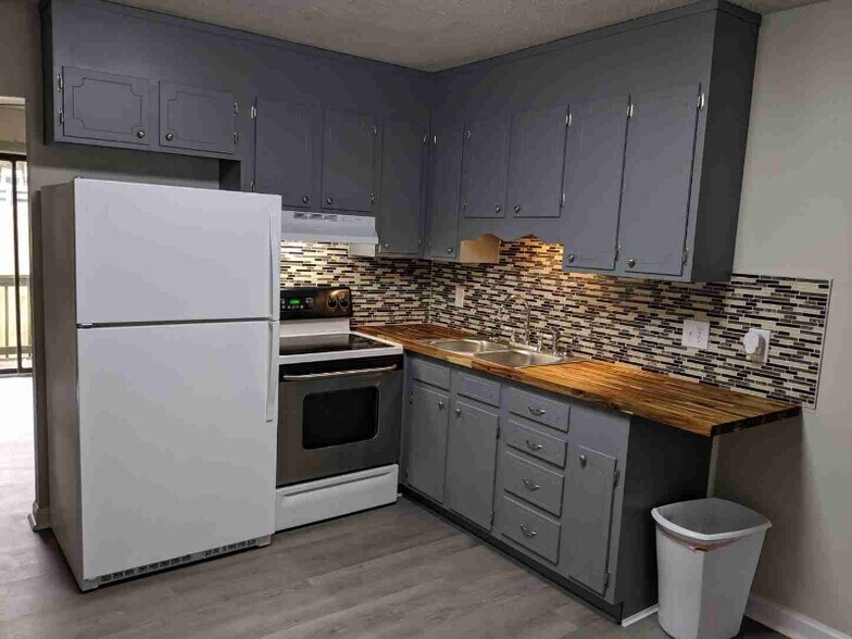 Primary Photo - 1220 8th St NE