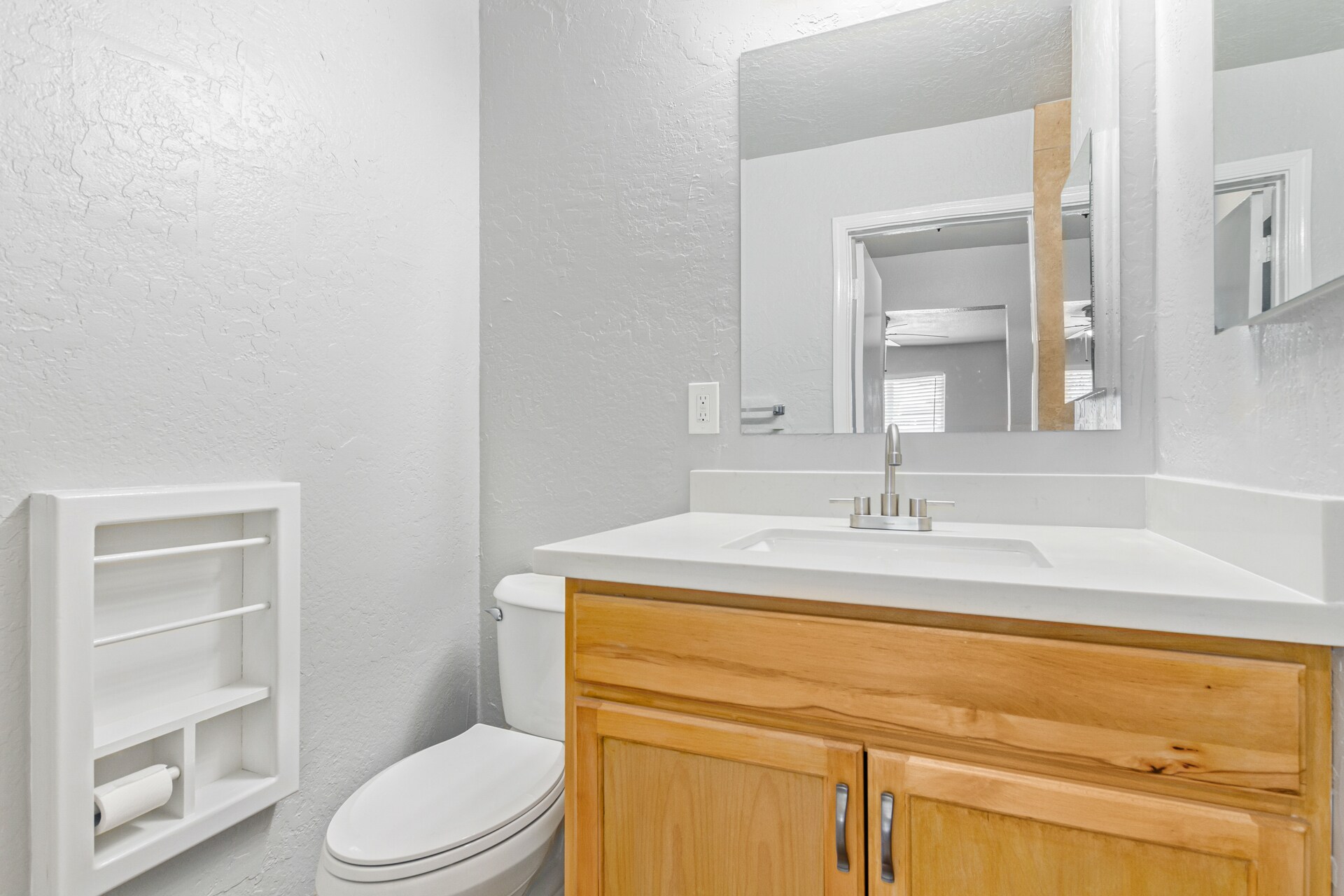 Mstr Bath - 2937 E Beck Ln