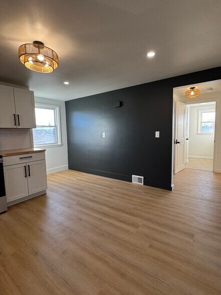 Kitchen - 249 Dunlop Ave