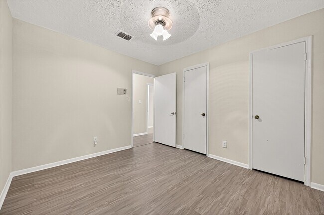 Building Photo - 6822 Dusty Dawn Dr