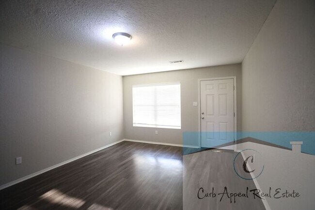 Building Photo - Beautiful 3 bed / 2 bath home with fenced back yard - Nettleton!!