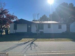 Building Photo - 210 Marion St