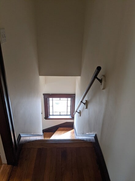 Building Photo - 30 Elmira St
