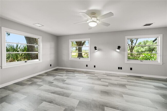 Building Photo - 5005 Lillian Lee Rd