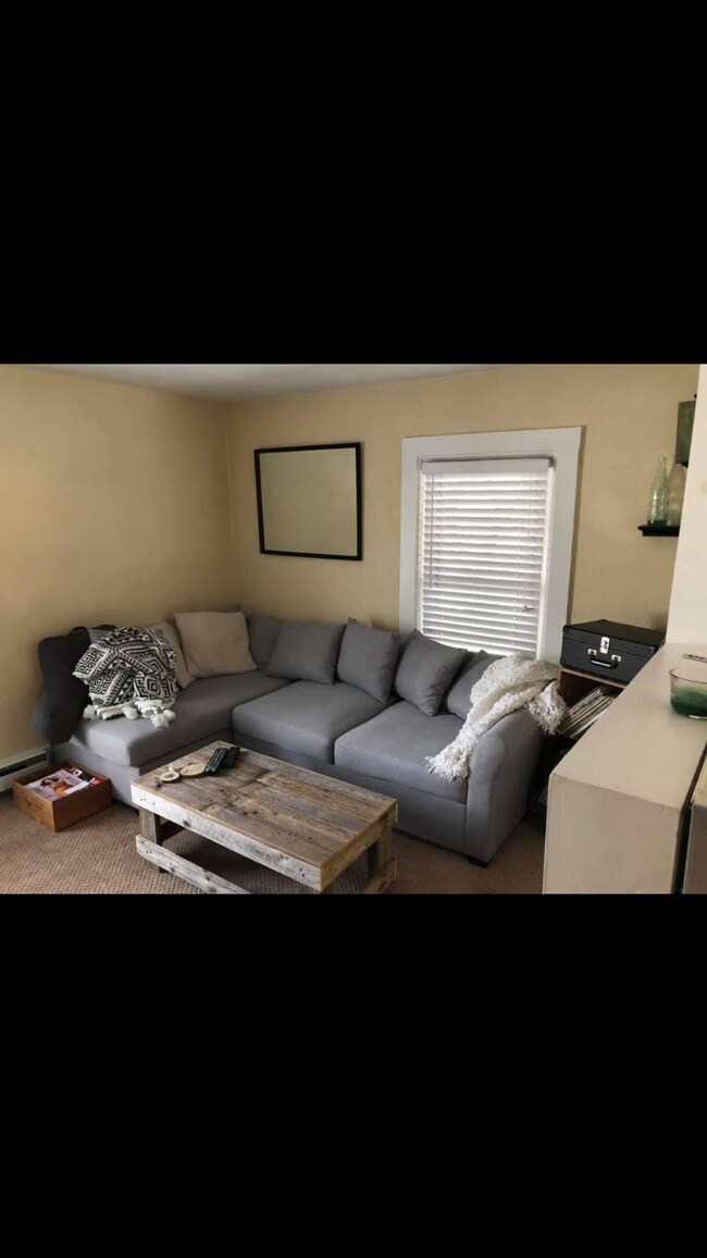 Building Photo - 24 Walnut St