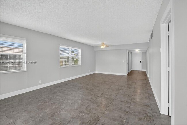 Building Photo - 3050 NE 16th Ave