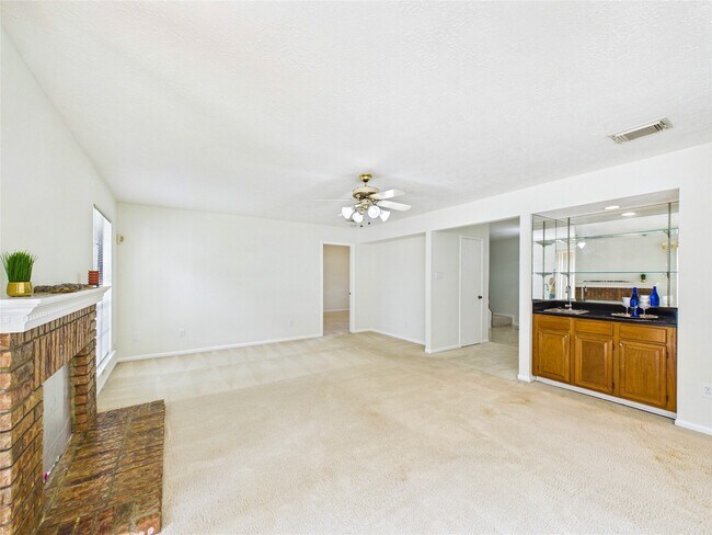Building Photo - 814 Lochnell Dr
