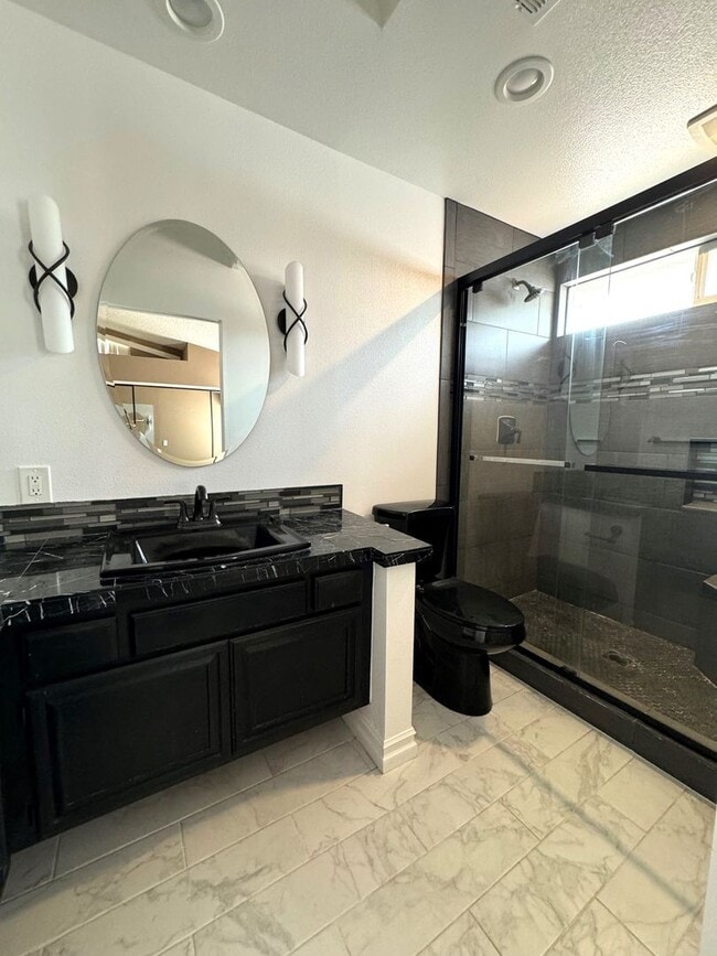 Building Photo - Quaint Home in Quiet East Ventura Neighborhood