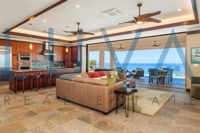 Building Photo - 4 bedroom 3.5 bathroom home with pool