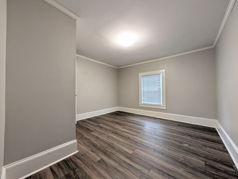 Building Photo - 1716 Thompson Ave