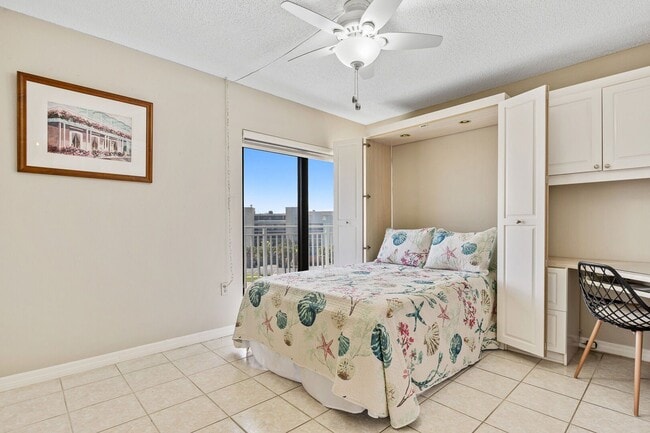 Building Photo - Fully Furnished Beautiful 2 Bedroom Seasca...