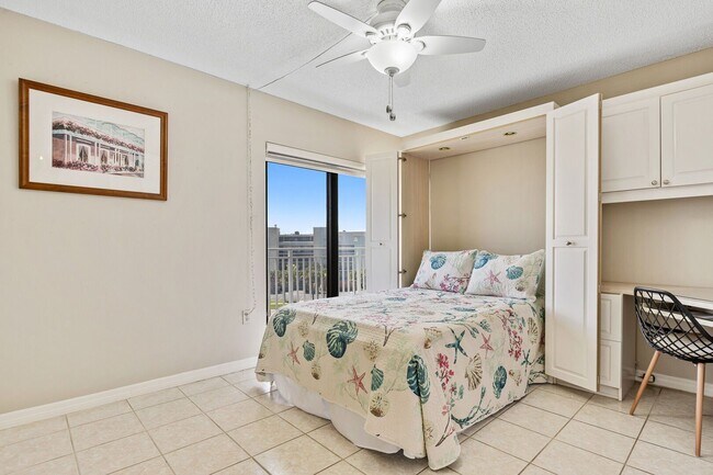 Building Photo - Fully Furnished Beautiful 2 Bedroom Seascape Towers Oceanfront Condo