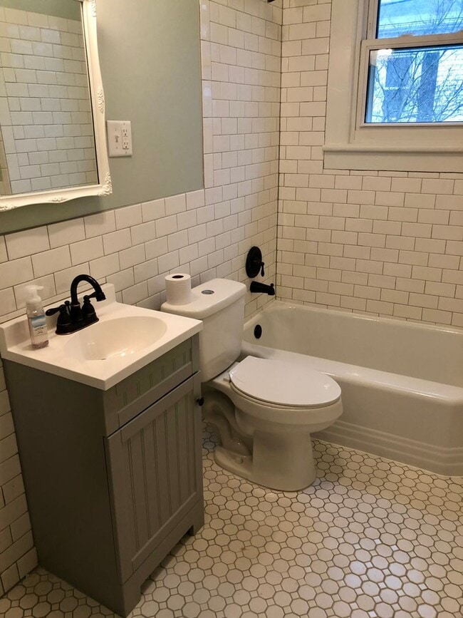 Building Photo - Cute Ranch in Mill Village; Beautifully Maintained.