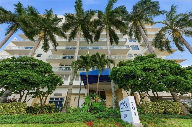 Building Photo - 704 N Ocean Blvd