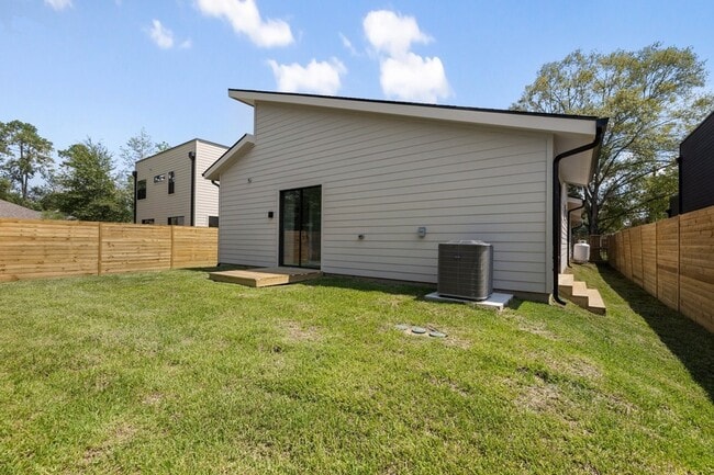 Building Photo - 1502 Primrose St