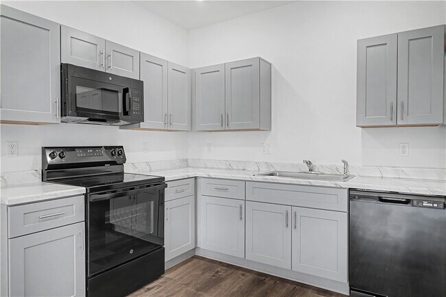 Building Photo - 6605 SW Devotion Ave