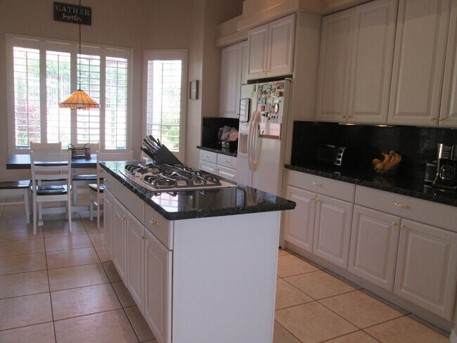 Building Photo - 5745 E Sunset Point Dr