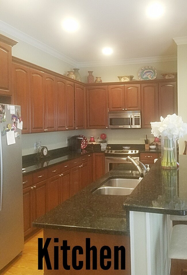 Building Photo - 407 E Hull St