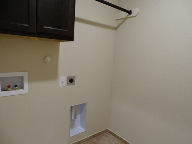 Building Photo - 6411 Luglio Ln