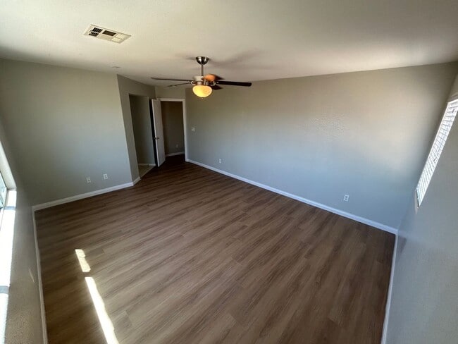 Building Photo - SW 2 story!