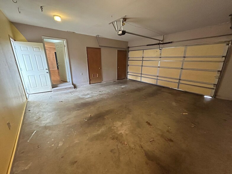 Building Photo - 23 Vantage Dr